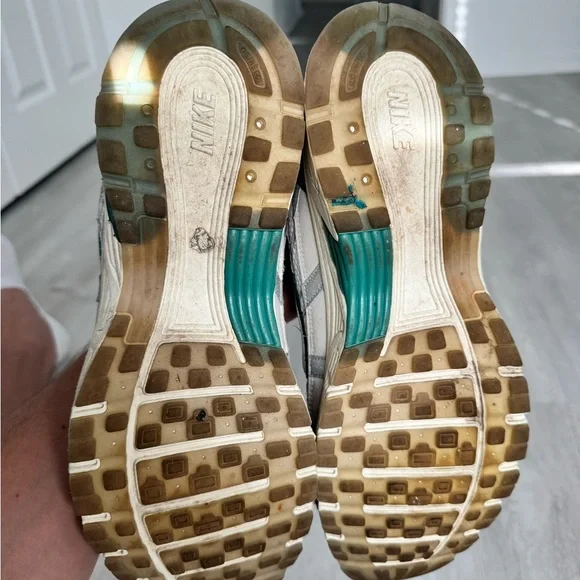 Nike P-6000 White and Dark Green Running Shoes - Picture 7 of 7